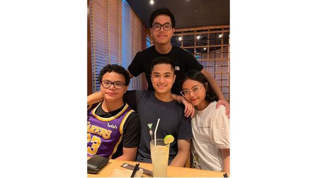 Momen kebersamaan Sabian Tama bersama dengan ketiga adiknya, kompak banget.