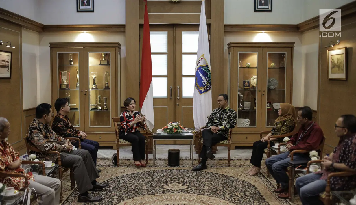 Suasana pertemuan yang dilakukan jajaran manajemen Emtek Group dengan Gubernur DKI Jakarta Anies Baswedan di Balaikota, Jakarta, Kamis (29/3). (Liputan6.com/Faizal Fanani)