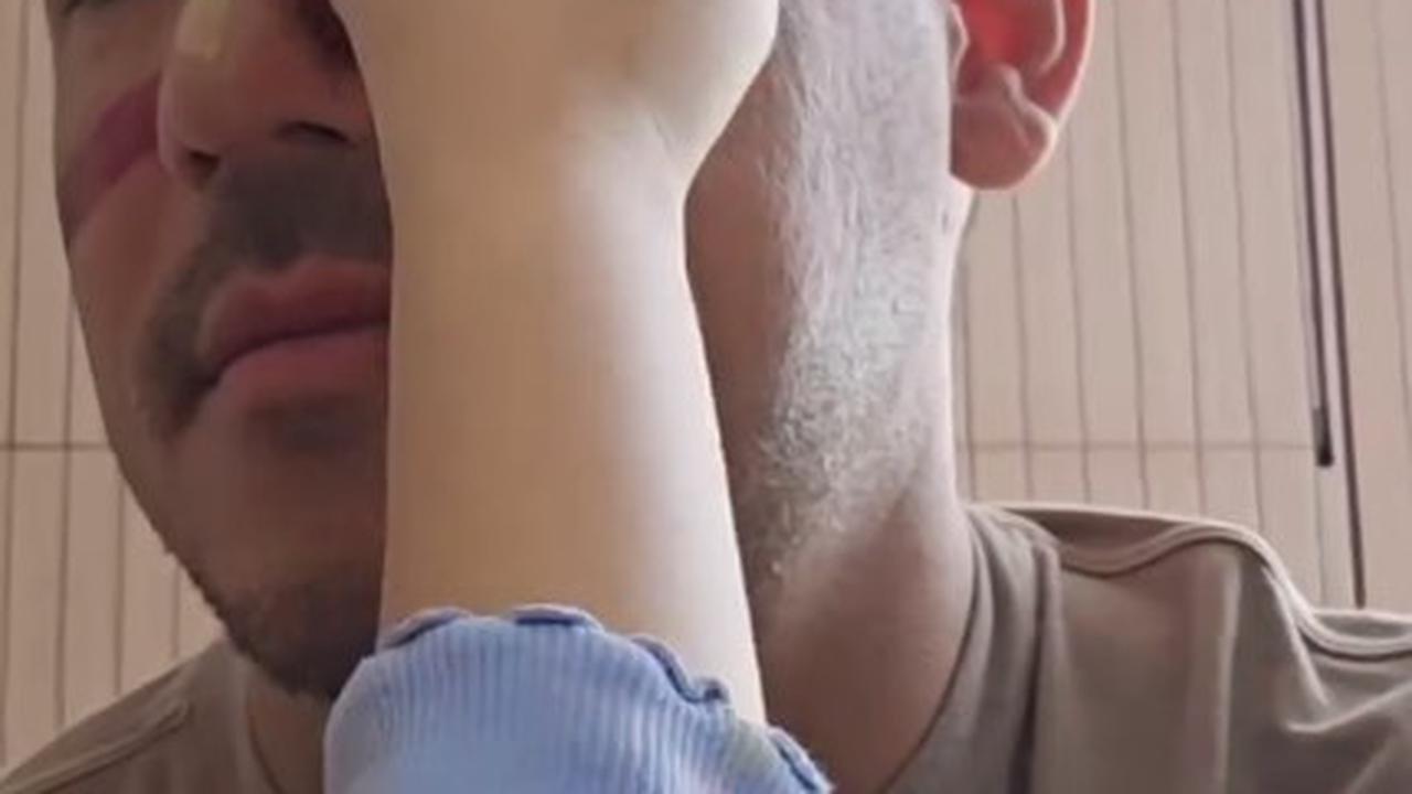 Wajah Cemong, Hamish Daud Pasrah saat Didandani Jadi King Teca oleh Zalina sang Putri - Gemes Banget
