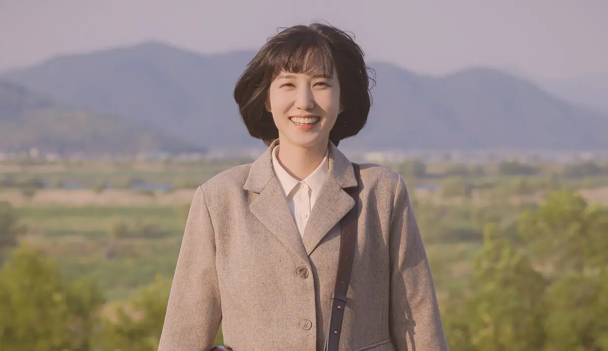 Park Eun Bin dalam foto di balik layar drakor Extraordinary Attorney Woo. (ENA via Soompi)