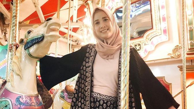 Mantap Berhijrah Ini 7 Potret Fanny Fabriana Dalam Balutan Hijab Hot Liputan6 Com