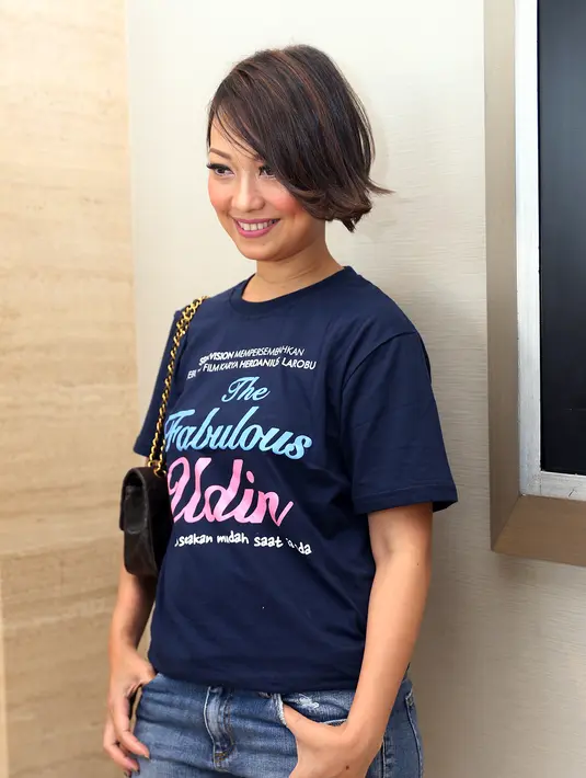 Ia menjadi seorang guru dalam film 'The Fabulous Udin'  yang akan tayang mulai pada 12 Mei 2016 mendatang. (Andy Masela/Bintang.com)