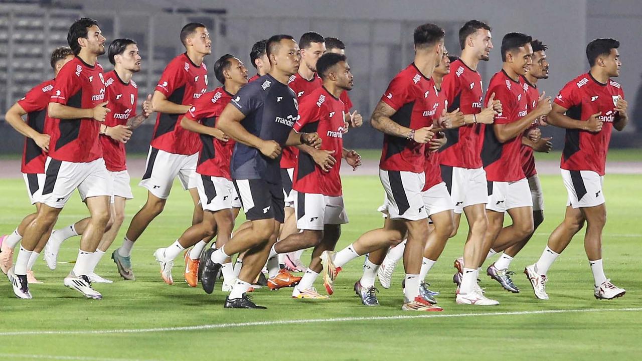FOTO: Erick Thohir Pantau Langsung Latihan Timnas di Senayan