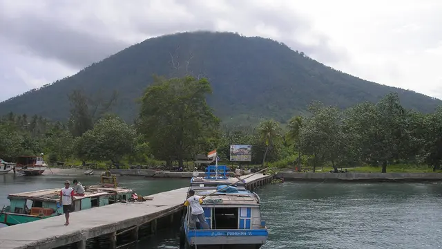Gunung Sebesi di Lampung Selatan. (Dok: Gunung Bagging https://www.gunungbagging.com/sebesi/)