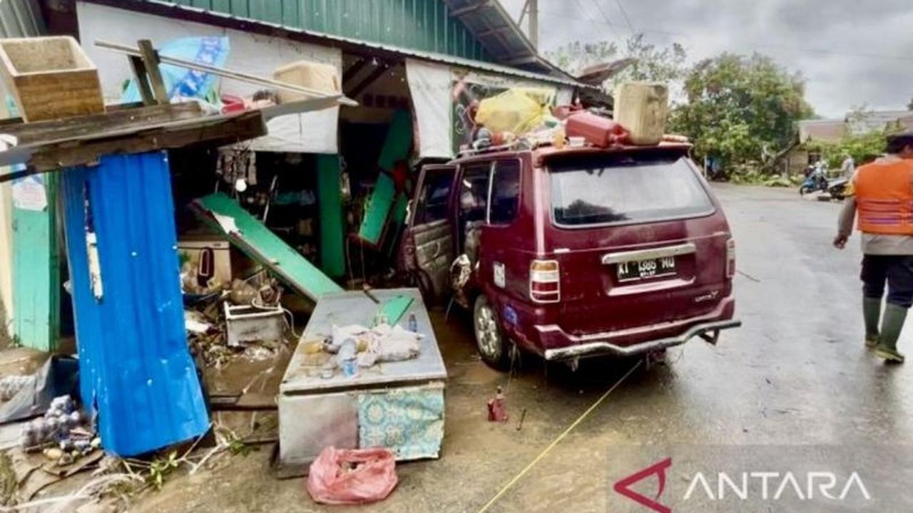 Bupati Balangan Pastikan Perbaikan Rumah Warga Terdampak Banjir Segera Dilakukan