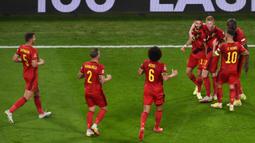 Belgia akhirnya unggul 1-0 pada menit ke-37 melalui Yannick Carrasco. Ia berhasil menusuk dari sisi kiri pertahanan Prancis untuk melepaskan sepakan rendah yang gagal diantisipasi Hugo Lloris. (AFP/Pool/Massimo Rana)