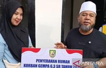 Tahukah Anda? Gubernur Bengkulu Serahkan Sembilan Unit Rumah Tahan Gempa untuk Korban Gempa Mei 2025