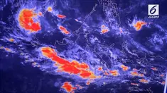 BMKG imbau pada para wisatawan untuk sementara tak dekati bibir pantai di Bali Selatan lantaran ombak sedang tinggi.