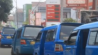 Antrean Pertalite Mengular di Ternate, Sopir Angkot Tunggu 3 Jam