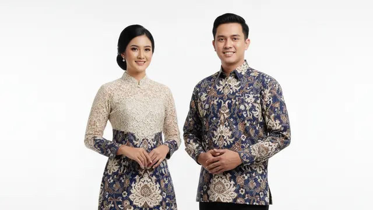 7 Model Gamis Batik Couple Brokat Elegan Keluarga Besar, Tampil Serasi dan Mewah