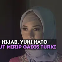 Yuki Kato dapat pujian dari Neneknya ketika menggunakan hijab.