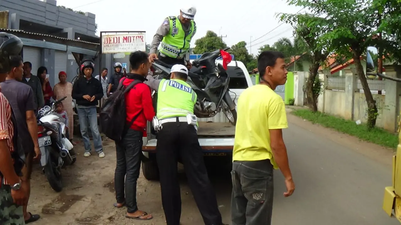 Hindari Jalan Rusak, Pemotor Kecelakaan, Kritis