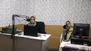 “Jika stasiun radio ini menerima kebijakan Imarah Islam Afghanistan dan memberikan jaminan tidak akan terulang lagi, kami akan mengizinkannya untuk beroperasi kembali,” kata Ahmadi. (Sadai Banowan via AP)