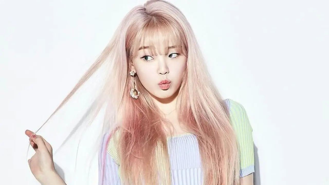 Lagi Tren, Ini 7 Ide Mix and Match Outfit Warna Lilac ala Seleb Korea