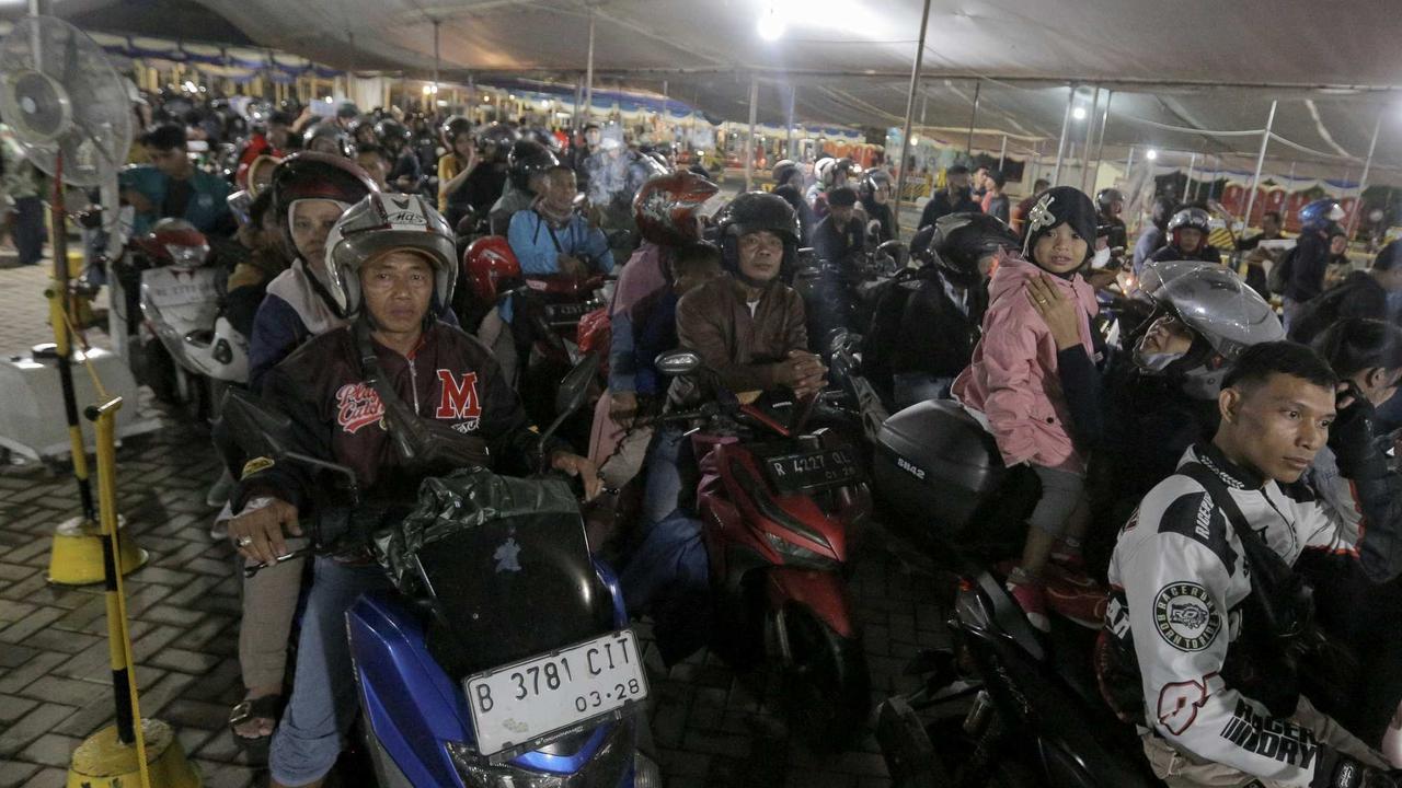 Antrean Pemudik Motor Padati Pelabuhan Ciwandan Banten