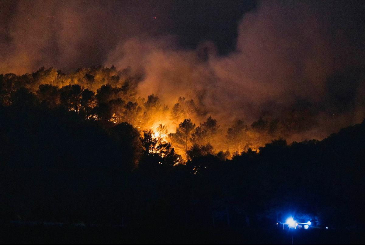 FOTO: Gelombang Panas Picu Kebakaran  Hutan Hebat di Perancis