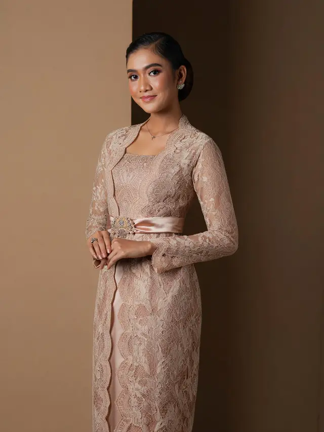 Model Kebaya Brokat Ibu-ibu