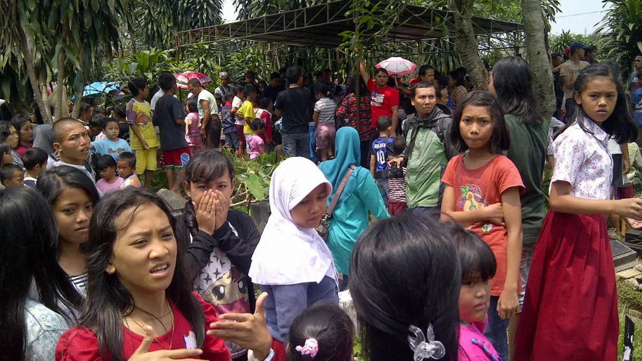 Jenazah Belum Tiba, Pemakaman Jojon Sudah Dipadati Warga