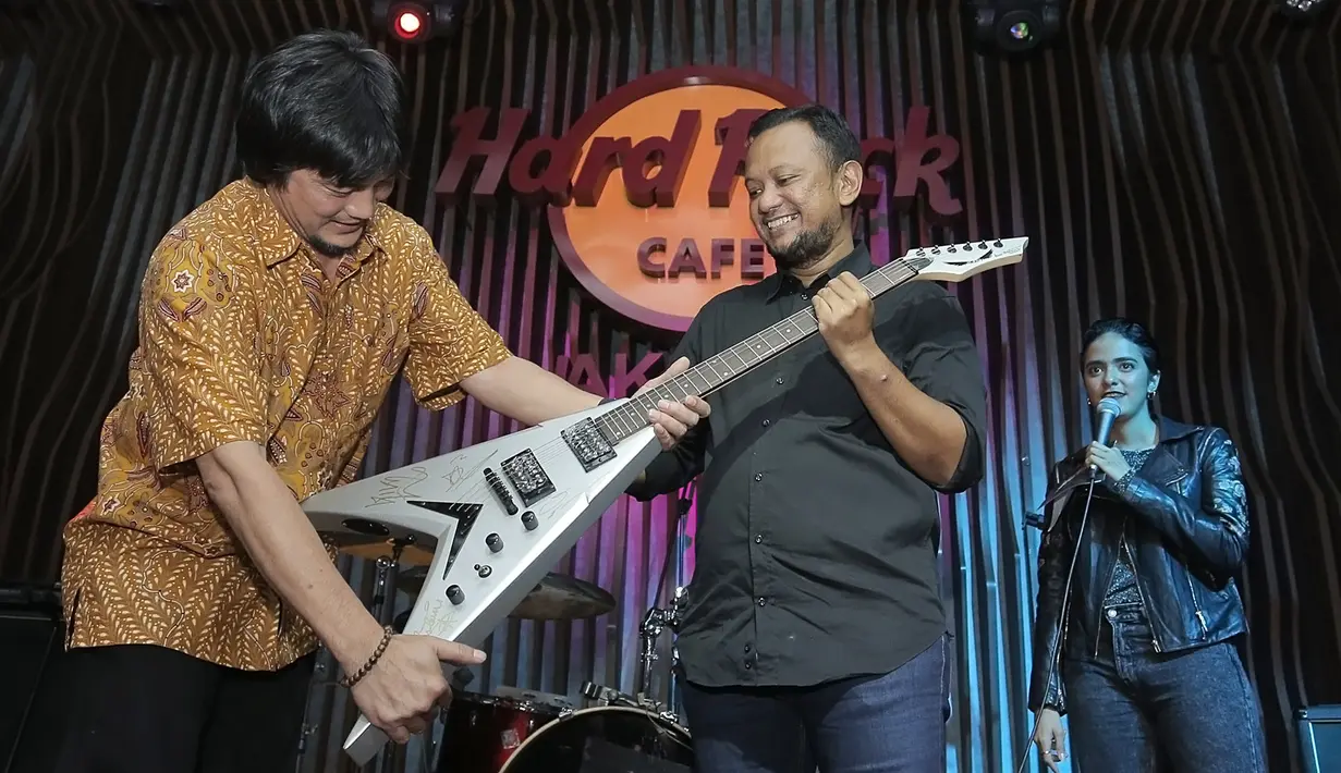 Lelang Gitar Megadeth