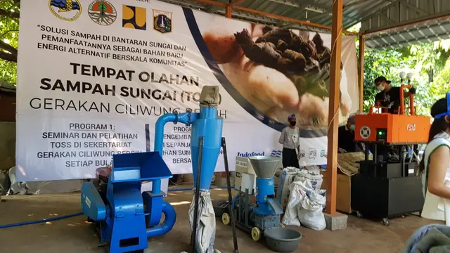 Inisiatif Ubah Sampah Sungai Ciliwung Jadi Listrik dengan Teknologi Peuyeumisasi