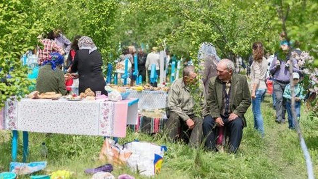 Radonitsa - Ukraina, Belarus, dan Rusia