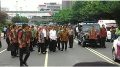 Presiden Joko Widodo atau Jokowi mendatangi lokasi teror di kawasan Sarinah, Jalan MH Thamrin, Jakarta. Jokowi tiba di lokasi pukul 16.10 WIB. Jokowi terlihat berdiskusi dengan Ahok. Ia juga tampak memberi instruksi kepada Kapolri dan Panglima TNI. Ia jug