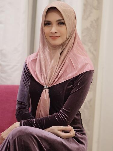 Gaya Meisya Siregar Dan Sederet Artis Di Awal Berhijab News Entertainment Fimela Com