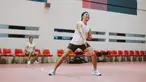 Vidi Aldiano bermain bulu tangkis bersama Raisa. Keseruan olahraga dua penyanyi muda Tanah Air itu diunggah melalui akun Twitter Vidi Aldiano, @vidialdiano. (Twitter/@vidialdiano)