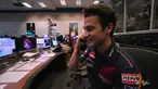 Dani Pedrosa dan Andrea Iannone dua pebalap MotoGP mendapat kesempatan berkunjung ke markas NASA, Johnson Space Center, di Texas. Uniknya, mereka mendapat kesempatan ngobrol dengan dengan astronot yang  ada di luar angkasa.