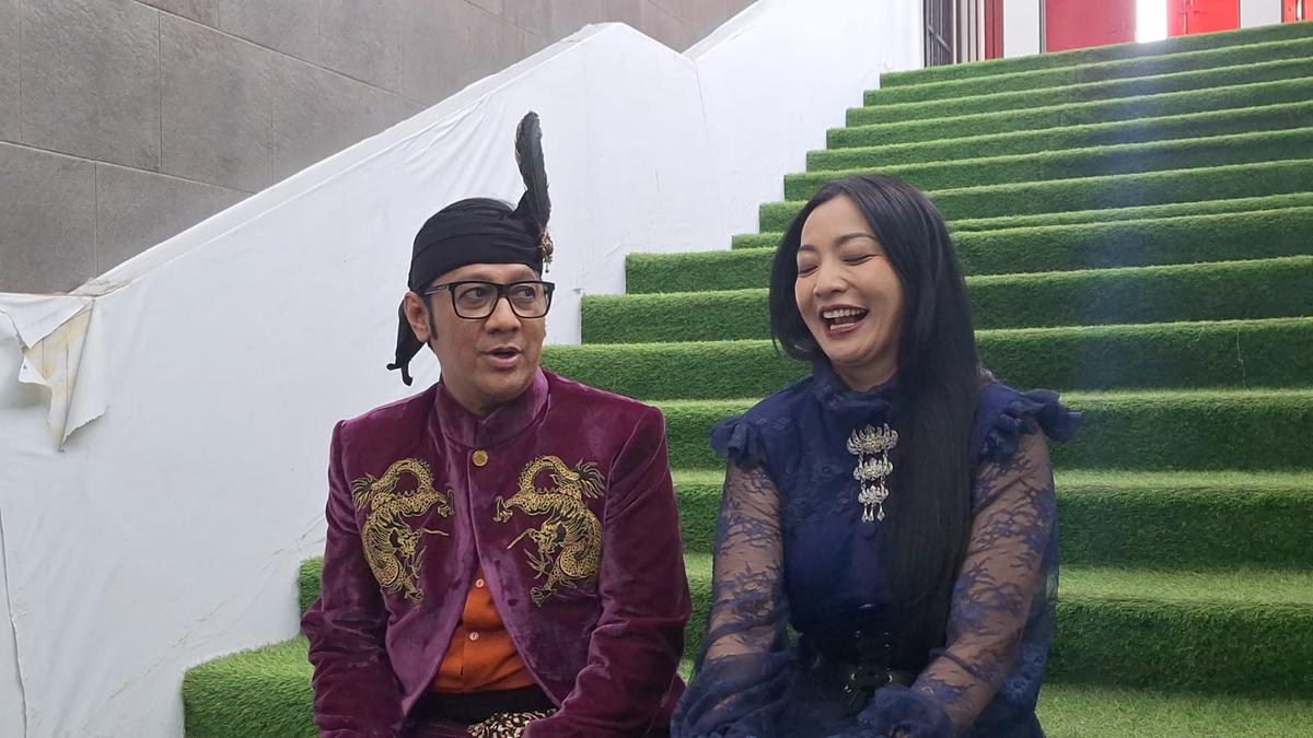 Hesti Purwadinata Geli Jalani Adegan Saling Tatap Bareng Andre Taulany di Film Comic 8: Tumbal Sulam, Akui Tak Bisa Tahan Tawa