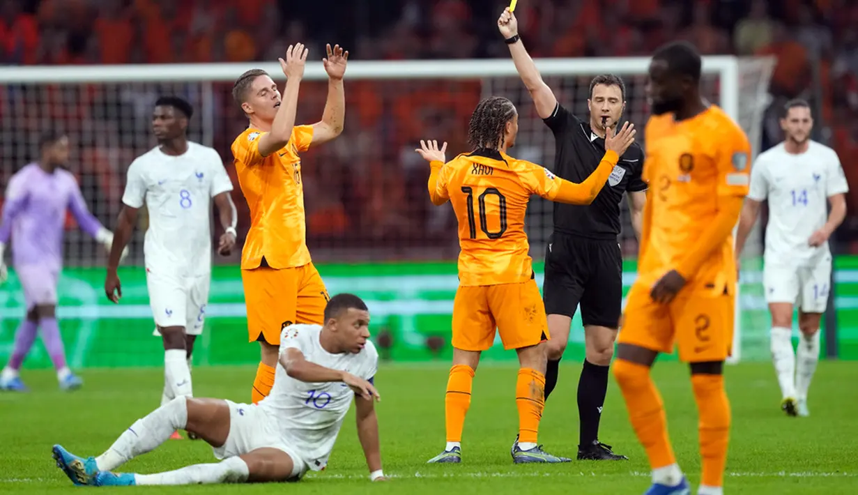 Hasil ini membuat Prancis makin mantap di puncak klasemen Grup B dengan 18 poin dari enam laga. (AP Photo /Peter Dejong)