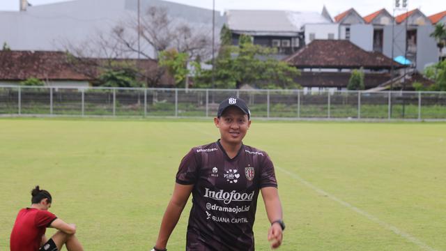 Asisten Pelatih Bali United Yogi Nugraha