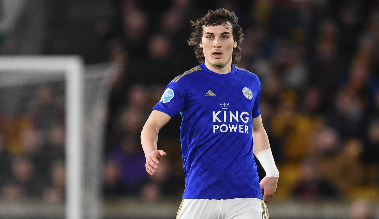 Caglar Soyuncu - Bek asal Turki ini tampil sangat apik di Leicester City selama musim 2019/20. Soyuncu memiliki rasio kemenang tackle sebanyak 67 persen dan tertiggi di kompetisi Premier Leagu musim ini. (AFP/Oli Scarff)