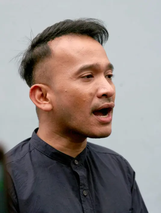 Begitu juga perlakuannya dengan tamu undangan yang hadir. Ruben, yang notabenenya merupakan tamu biasa dihampiri langsung oleh orang nomor satu di Indonesia tersebut. (Nuwahyunan/Bintang.com)