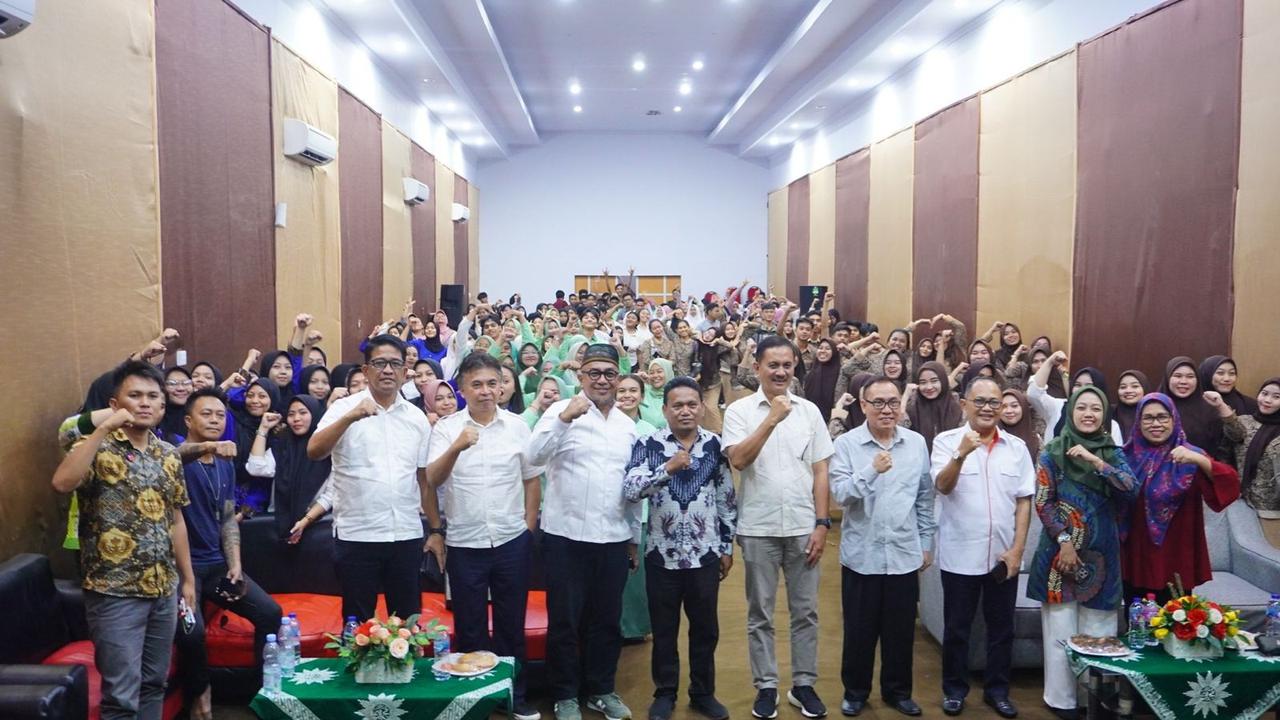 Alfred Denny Tuejeh beri kuliah umum di kampus