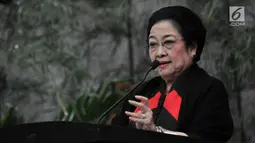 Ketum PDIP Megawati Soekarnoputri memberi sambutan saat peluncuran Atribut Milenial di Kantor DPP PDIP, Jakarta, Kamis (20/9). Peluncuran Atribut Milenial untuk kampanye Pemilu 2019 ini diperagakan langsung oleh para kader. (Merdeka.com/Iqbal S. Nugroho)