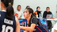 Pesona Memikat Mikhayla Bakrie Main Basket, Paras Cantiknya Duplikat Nia Ramadhani Sang Mama
