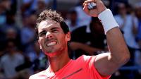 Petenis Spanyol, Rafael Nadal, melangkah ke perempat final AS Terbuka 2017 setelah mengalahkan Alexandr Dolgopolov 6-2, 6-4, 6-1, Senin (4/9/2017) malam waktu setempat. (AP Photo/Julie Jacobson)