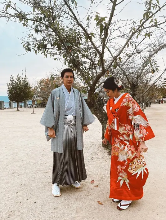 Saat syuting di Jepang, Ochi dan Junior kompak mengenakan kimono [instagram/ochi24]