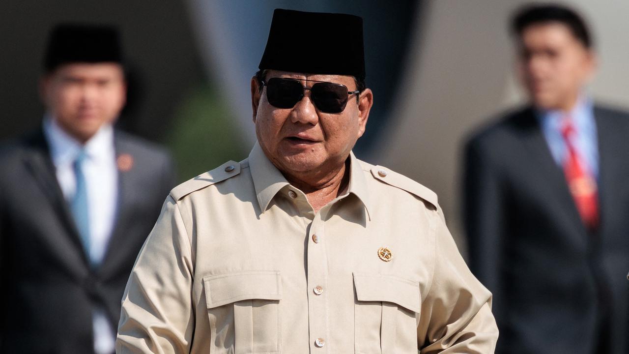 FOTO: Presiden Prabowo Tiba di Halim Usai Wakili Indonesia di KTT Perdamaian Mesir