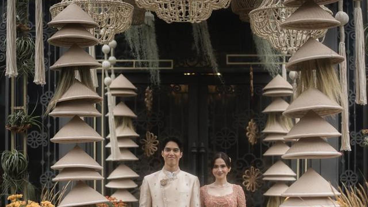 6 Detail Dekorasi Lamaran El Rumi dan Syifa Hadju, Unik dengan Caping Mirip Janur