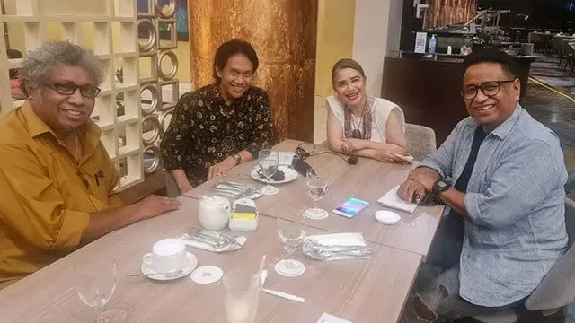 7 Potret Kenangan Bens Leo Sebelum Meninggal, Pengamat Musik yang Murah Senyum