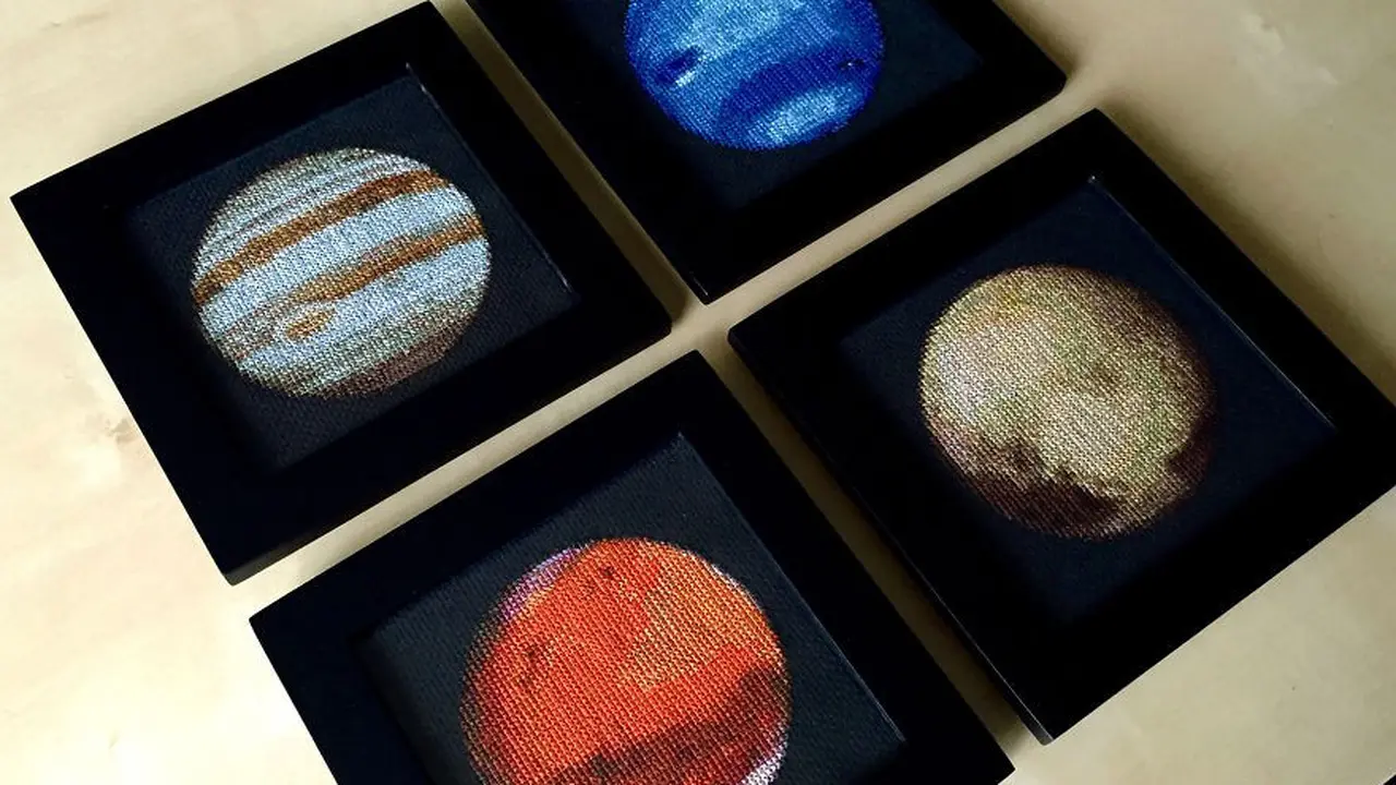 [Bintang] Mengabadikan Rupa 6 Planet di Alam Semesta dalam Sulaman Unik
