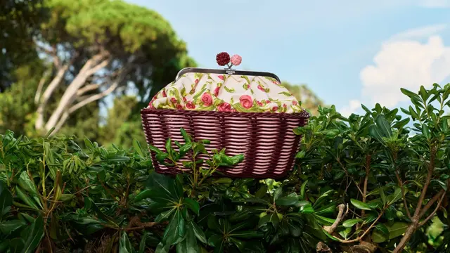 Ashley Park Bawa Nuansa Mediterania dalam Koleksi Spring/Summer 2025 Kolaborasinya dengan Weekend MaxMara