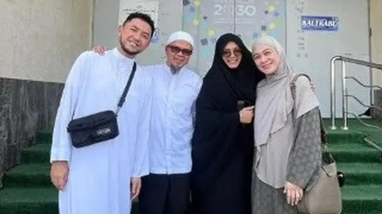 6 Gaya Artis Perempuan Indonesia Jalani Ibadah Haji 2025, Anggun dan Syar'i