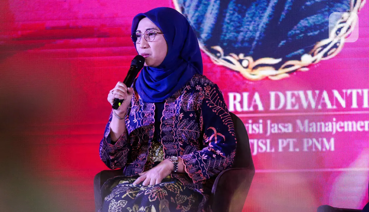 Kepala Divisi Jasa Manajemen dan TJSL PT Permodalan Nasional Madani (PNM) Cut Ria Dewanti menjadi pembicara saat diskusi dalam acara Cita dan Cipta Liputan6.com x Fimela di Shangri-La Hotel, Jakarta,  Rabu (31/7/2024). (Liputan6.com/Herman Zakharia)