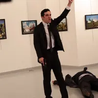 Inilah suasana mencekam yang terlihat ketika Dubes Rusia ditembak mati oleh seorang pria yang menyamar jadi anggota kepolisian. (Foto: The Telegraph)