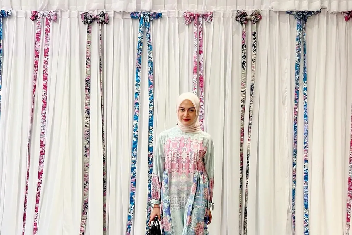 Style Gamis ala Selebgram hingga Artis