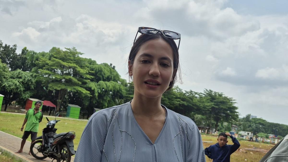 Pevita Pearce Ziarah ke Makam Vidi Aldiano, Syok Karena Sudah Susun Rencana Menjenguk