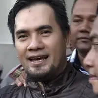 Polsek Kelapa Gading, Kamis (17/3) menggelar rekonstruksi kasus pencabulan Saipul Jamil di rumah Saipul di kawasan Kelaga Gading, Jakarta.